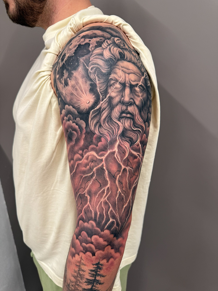 Ein mystisches Tattoo über den ganzen Arm